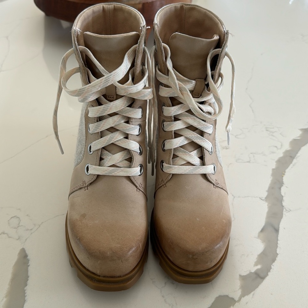 Sorel tan women’s boot